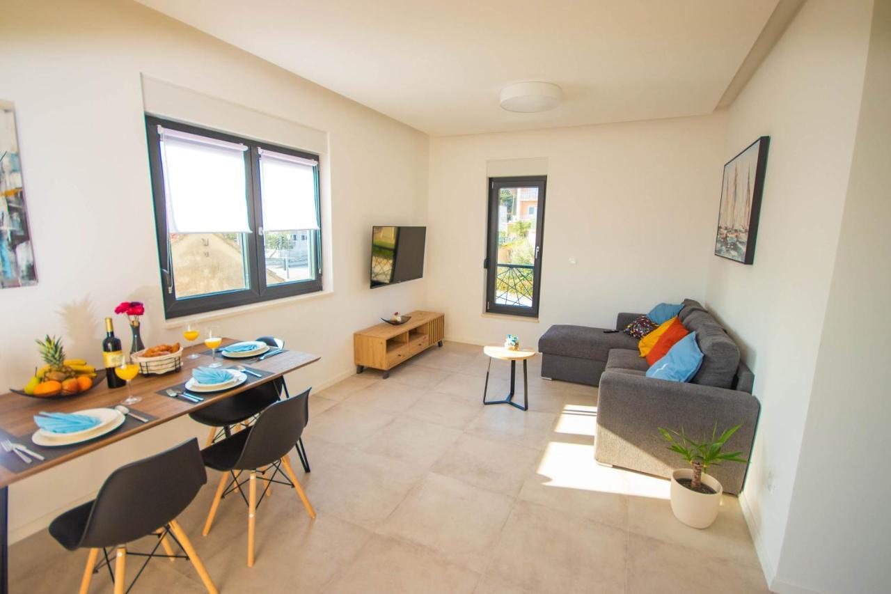 Apartmani Le-Lu Каштела Экстерьер фото