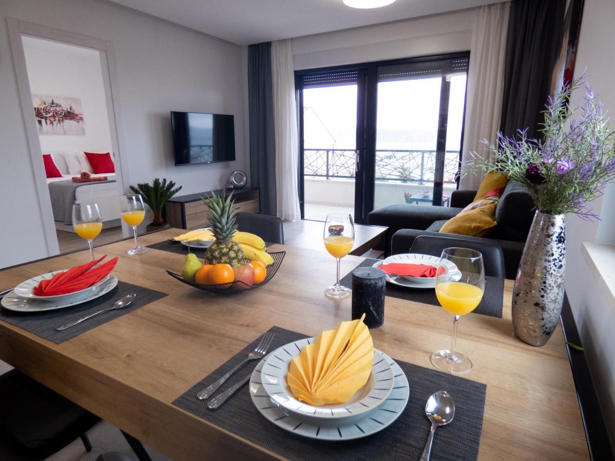 Apartmani Le-Lu Каштела Экстерьер фото